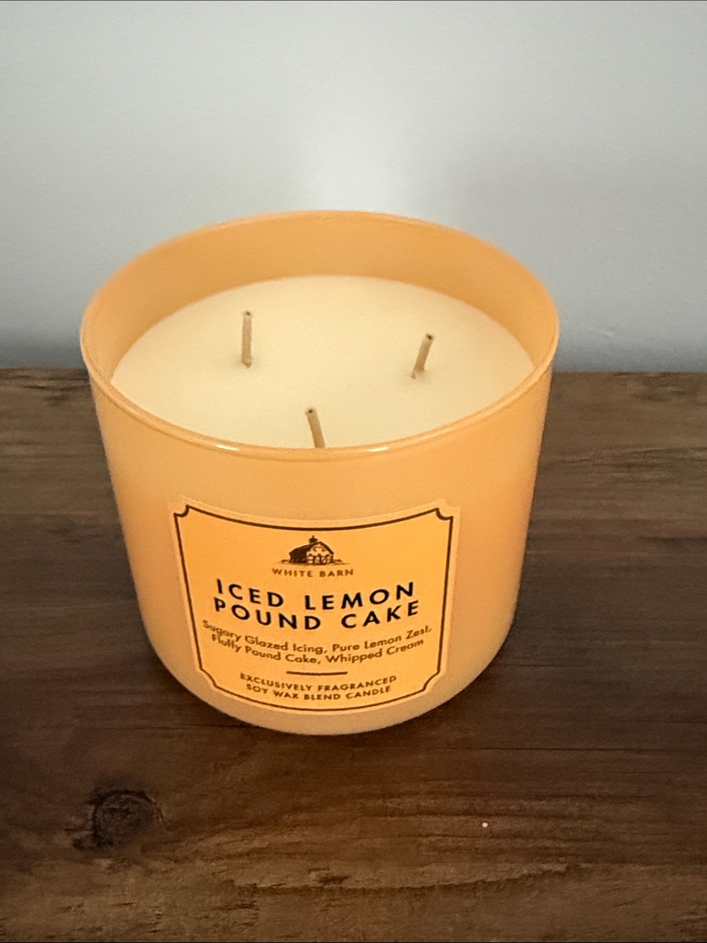 White Barn Iced Lemon Pound Cake 3-Wick Candle - Picture 2 of 6